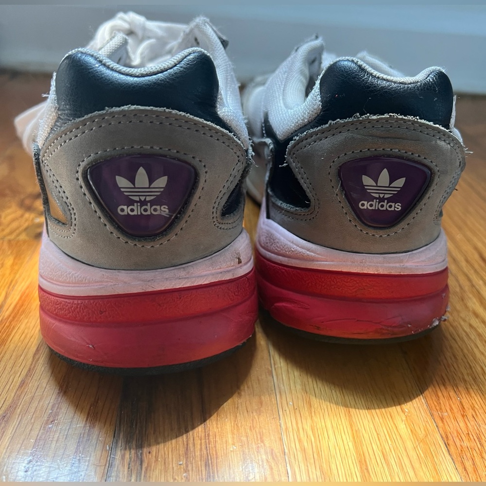 Used Adidas Falcons - Picture 5 of 7